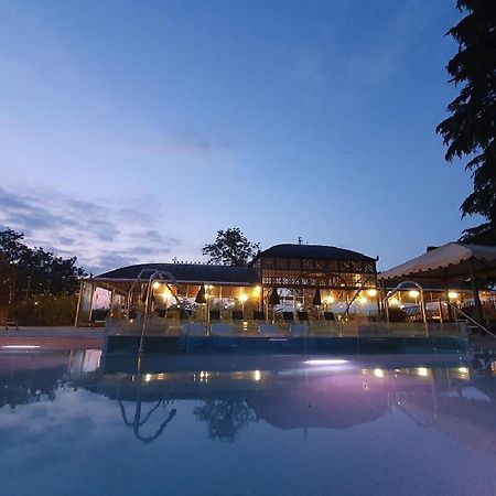 Hotel Villa Beccaris Monforte dʼAlba Dış mekan fotoğraf