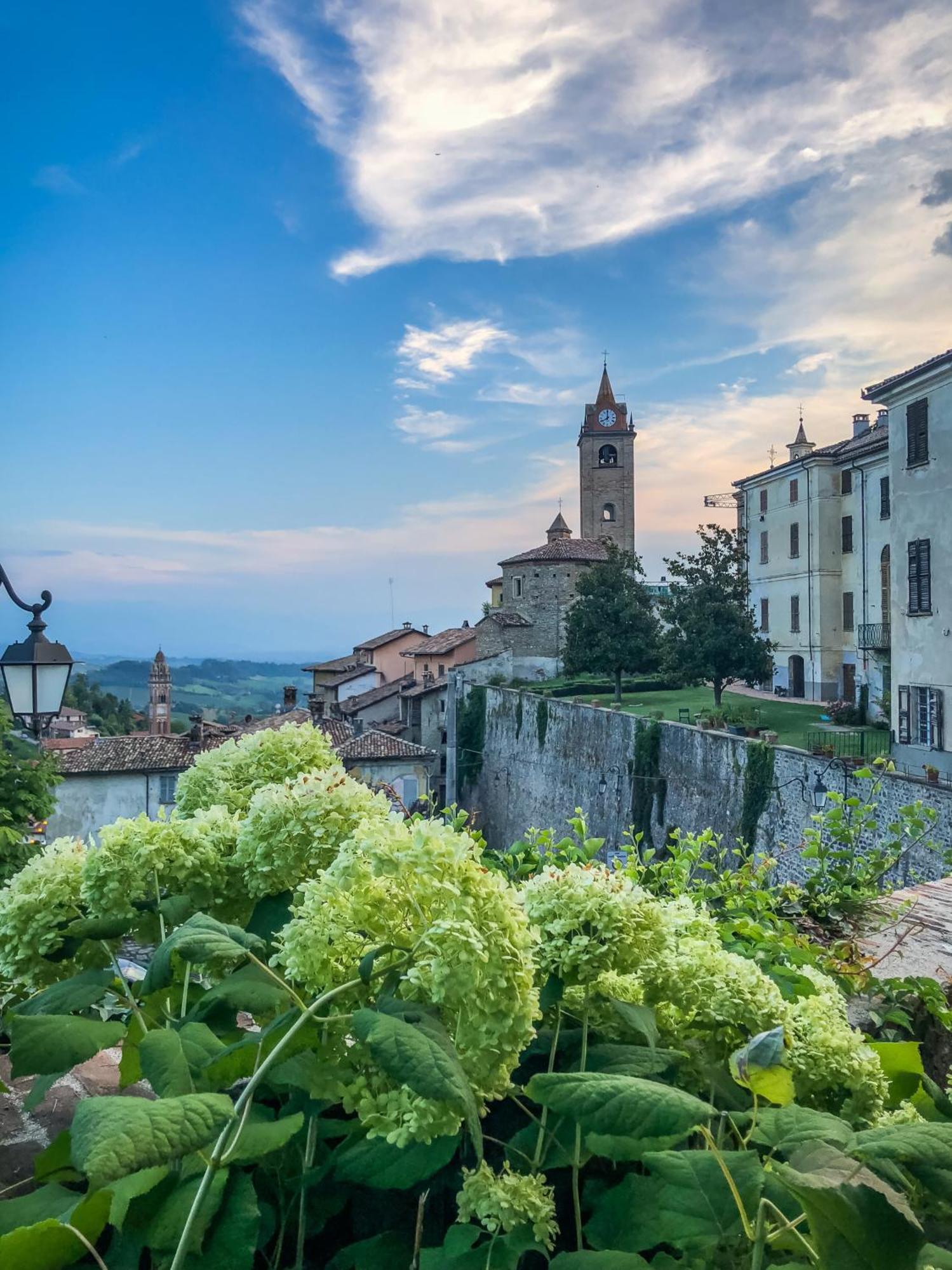 Hotel Villa Beccaris Monforte dʼAlba Dış mekan fotoğraf