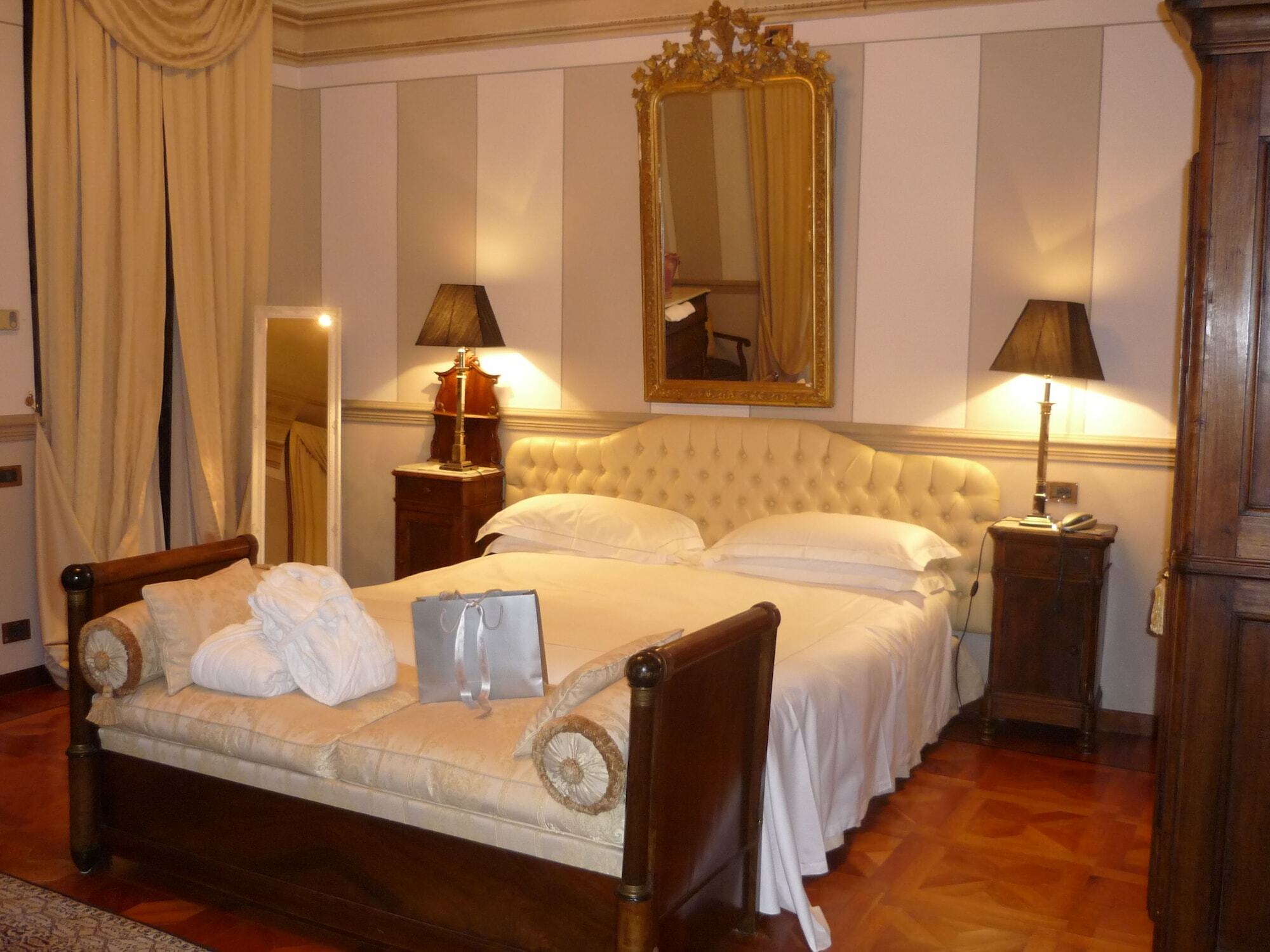 Hotel Villa Beccaris Monforte dʼAlba Dış mekan fotoğraf