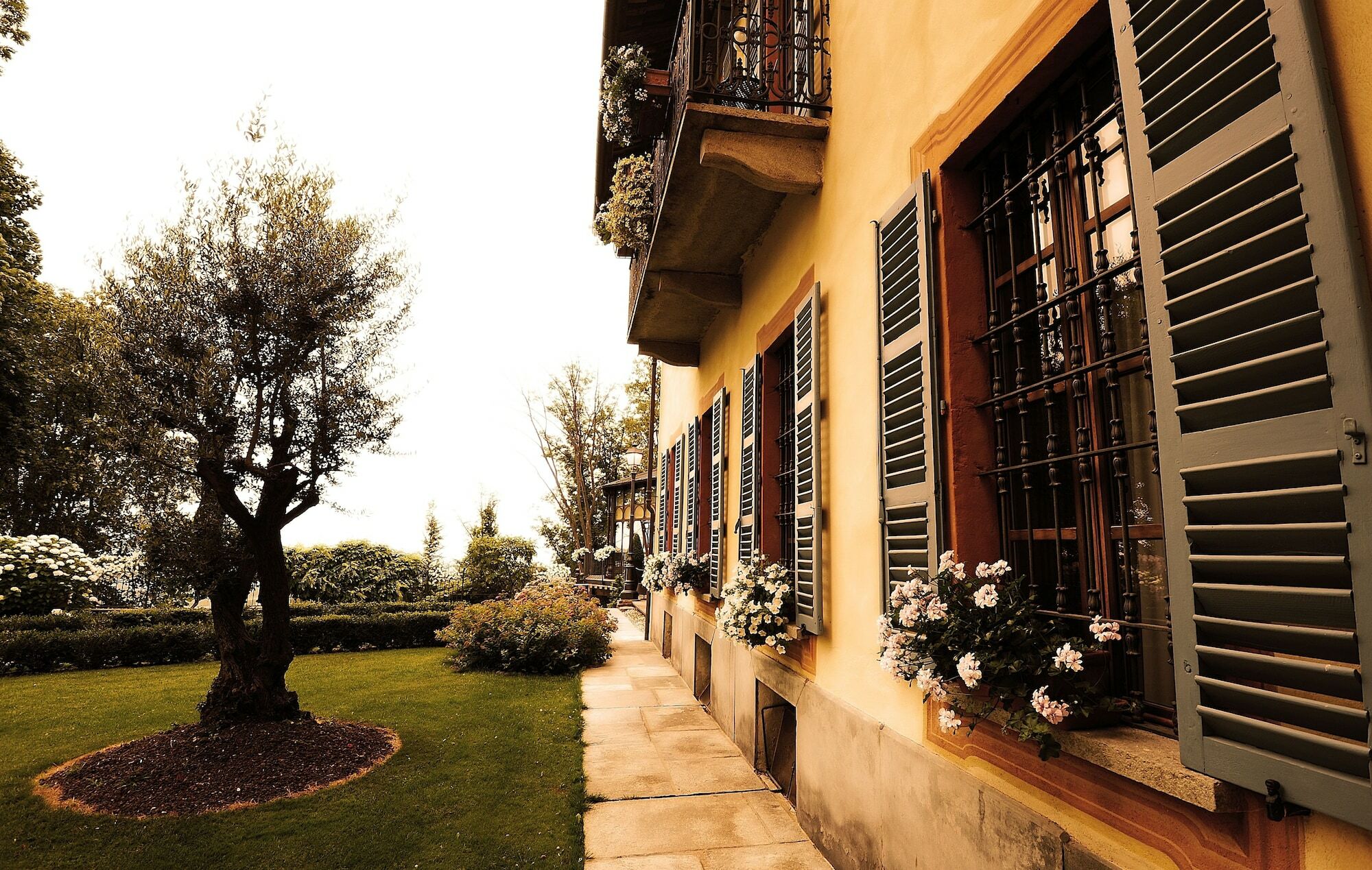 Hotel Villa Beccaris Monforte dʼAlba Dış mekan fotoğraf